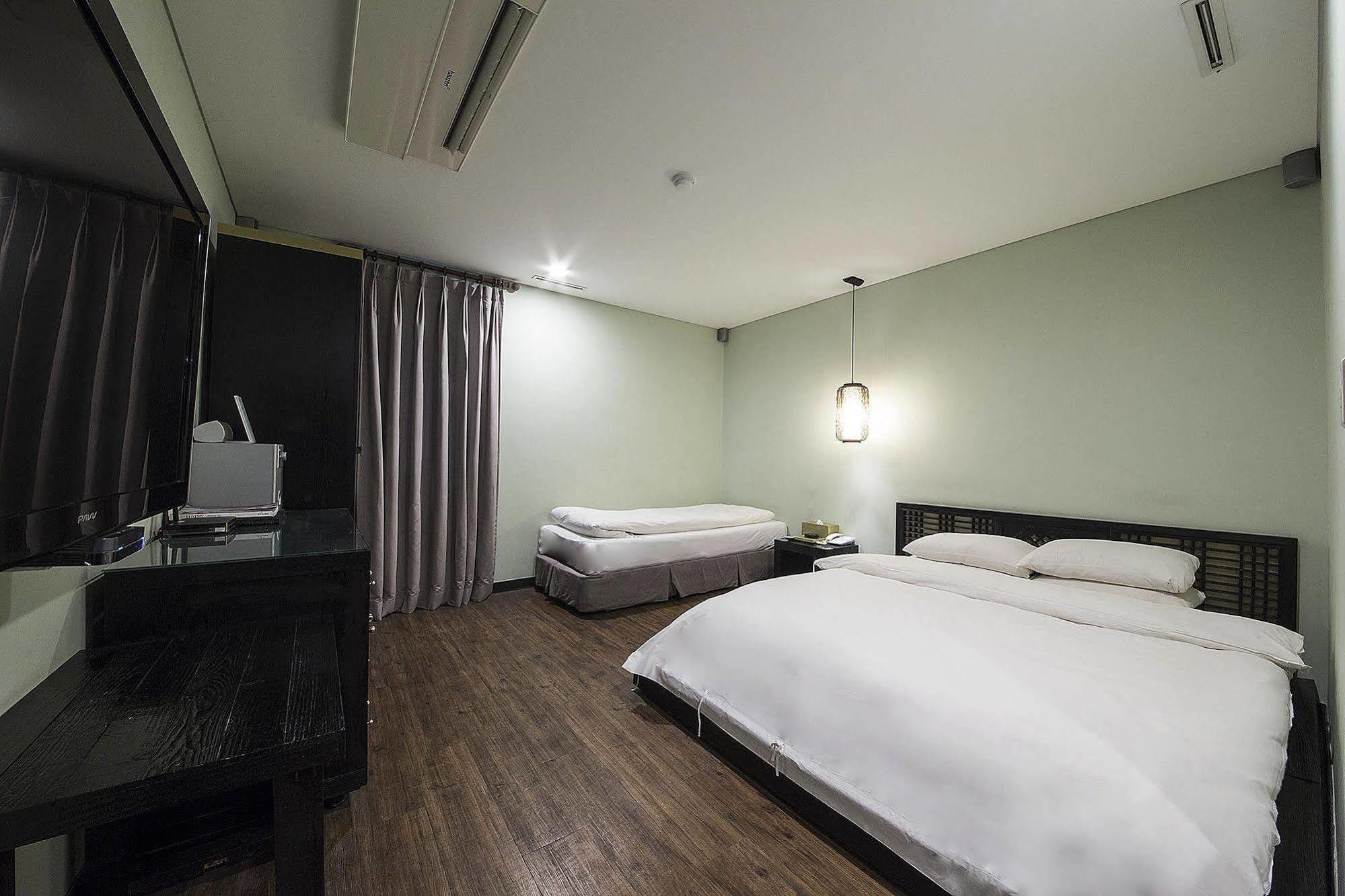 Mate Hotel Seoul Gimpo Exterior photo