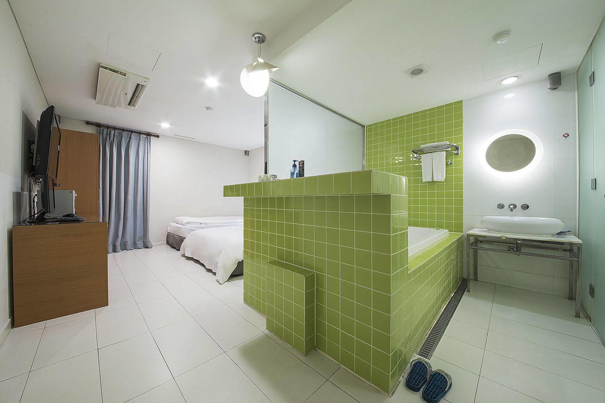 Mate Hotel Seoul Gimpo Exterior photo